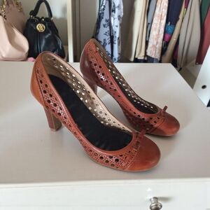 Naturalizer Brown Perforated Heels